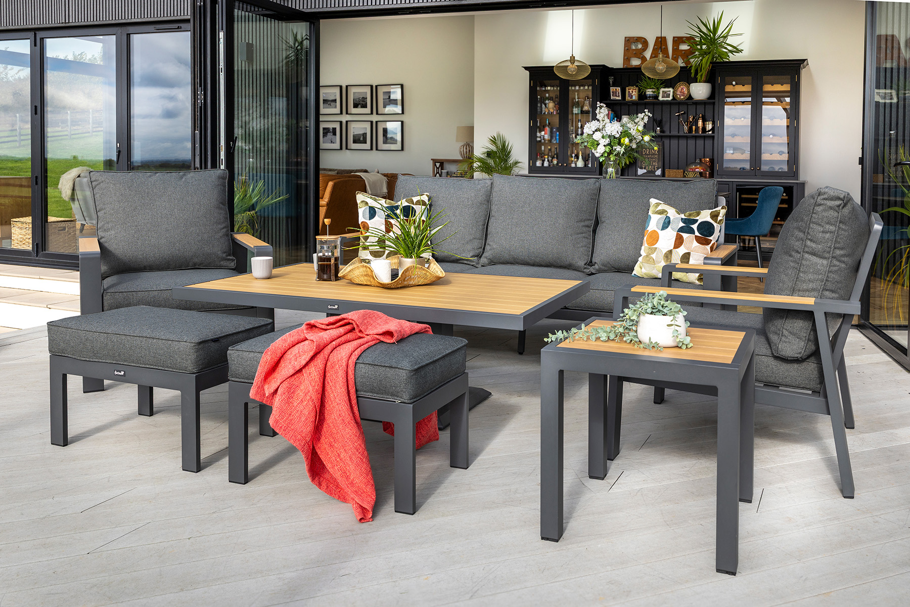 Sonas 3 Seat Lounge Set with Adjustable Table